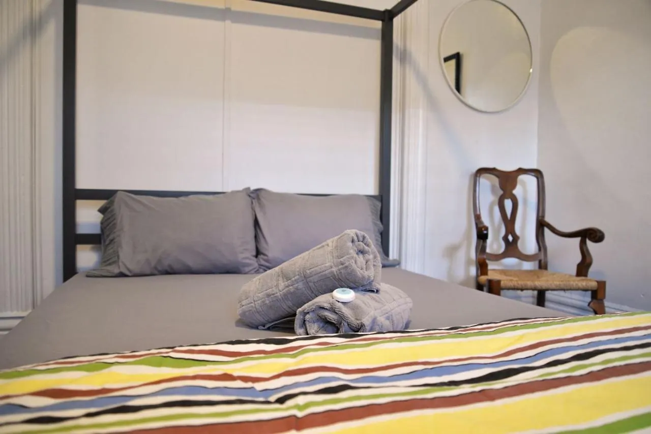בית אירוח Vancouver Hideaway Guesthouse
