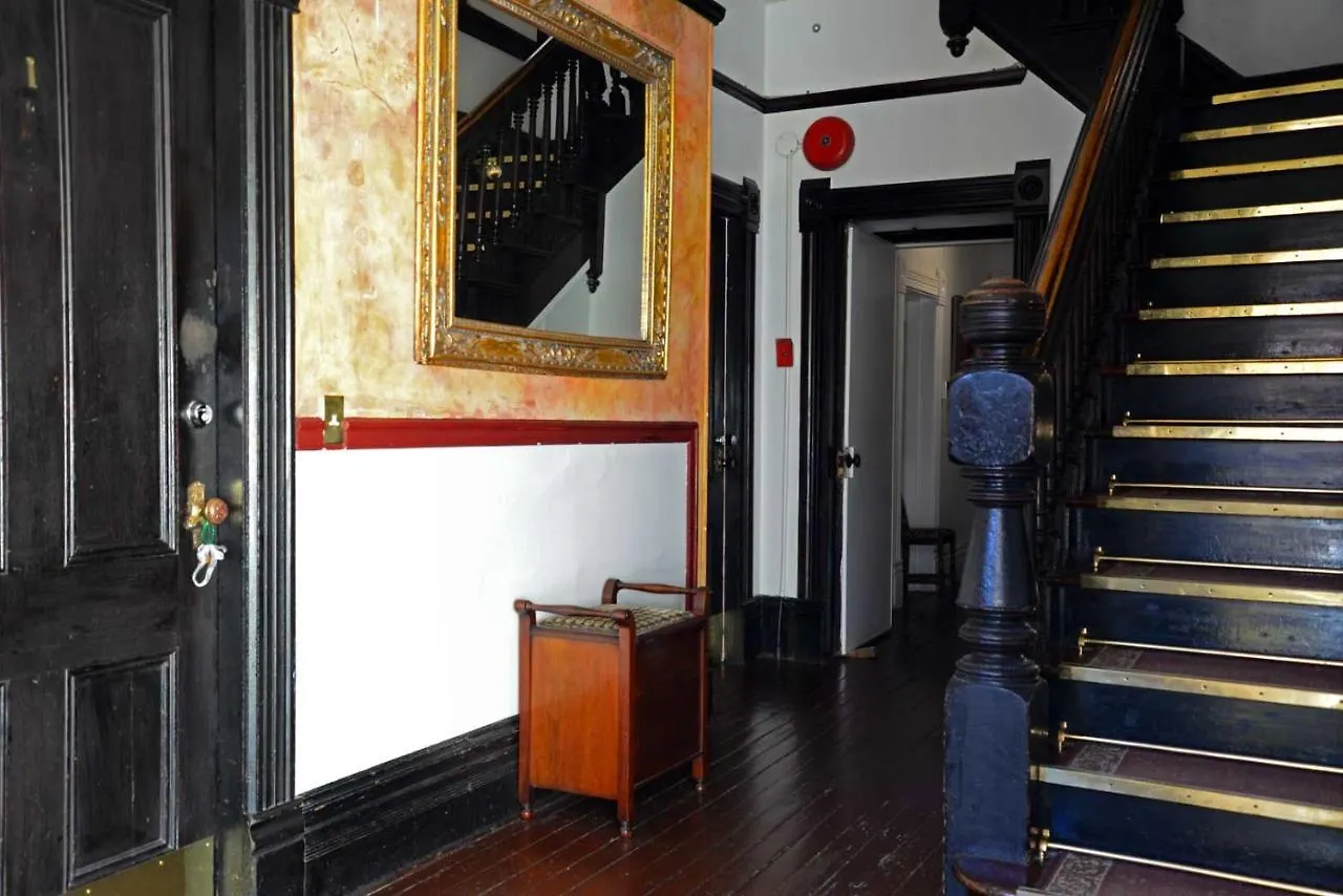 בית אירוח Vancouver Hideaway Guesthouse