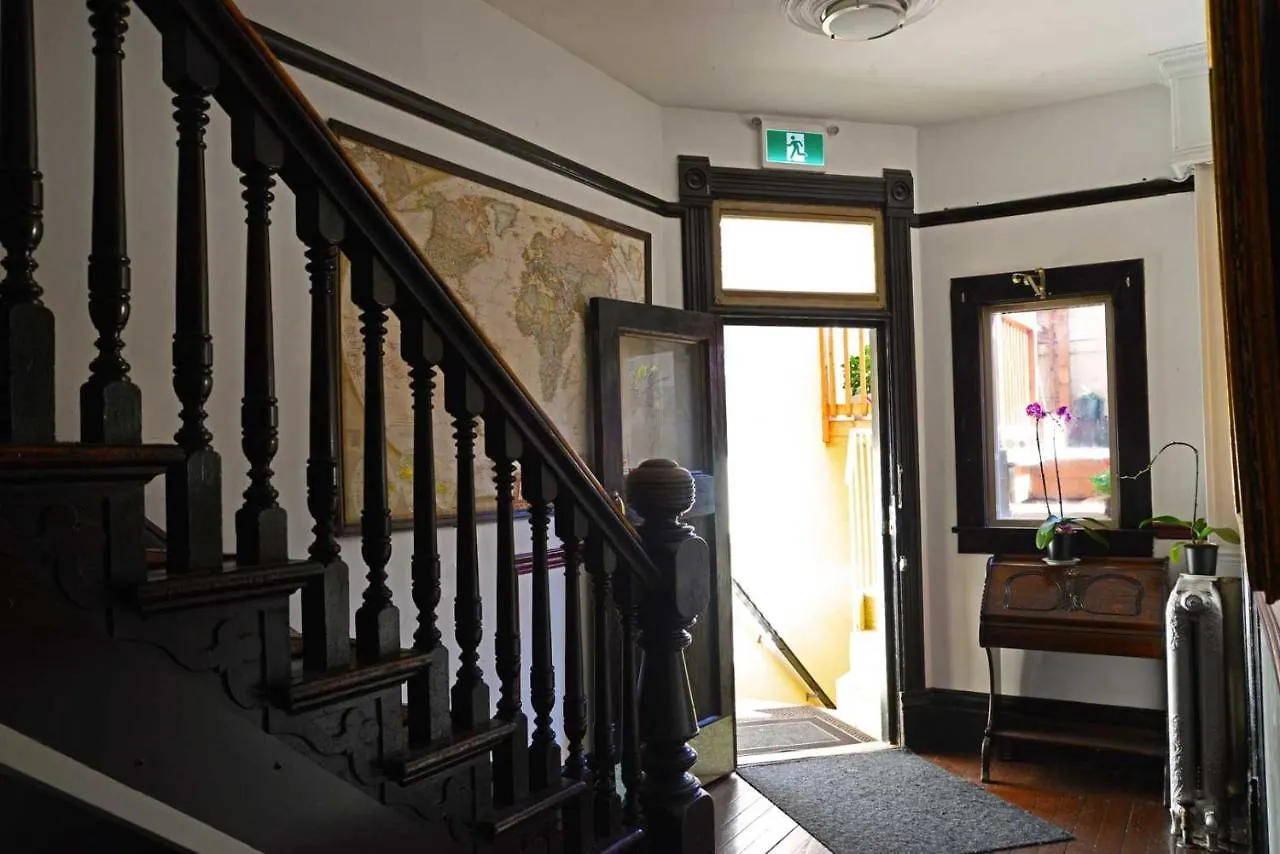Vancouver Hideaway Guesthouse בית אירוח