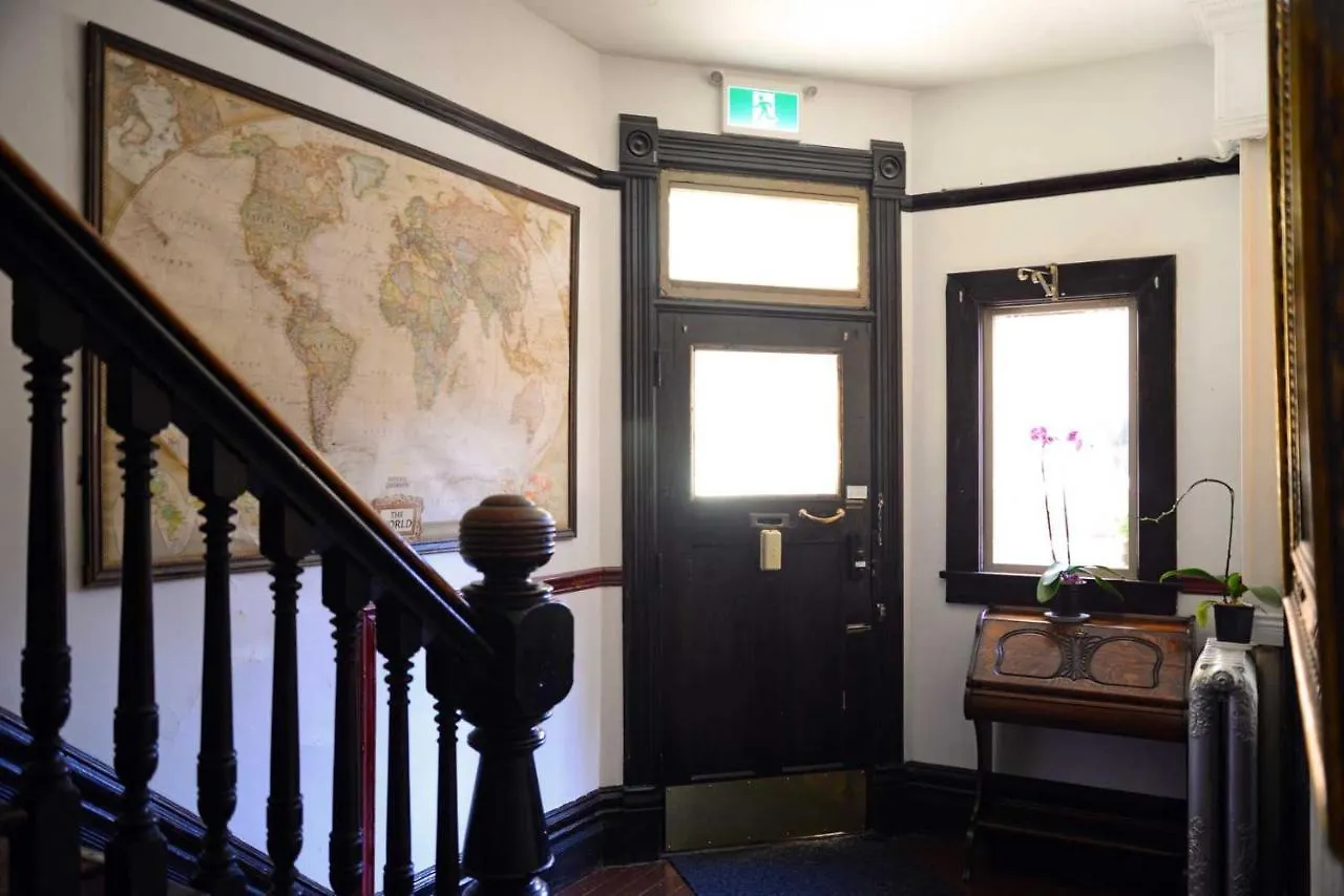 בית אירוח Vancouver Hideaway Guesthouse קנדה