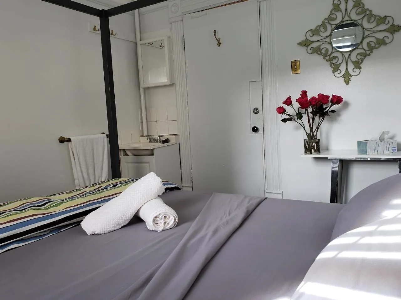 בית אירוח Vancouver Hideaway Guesthouse קנדה