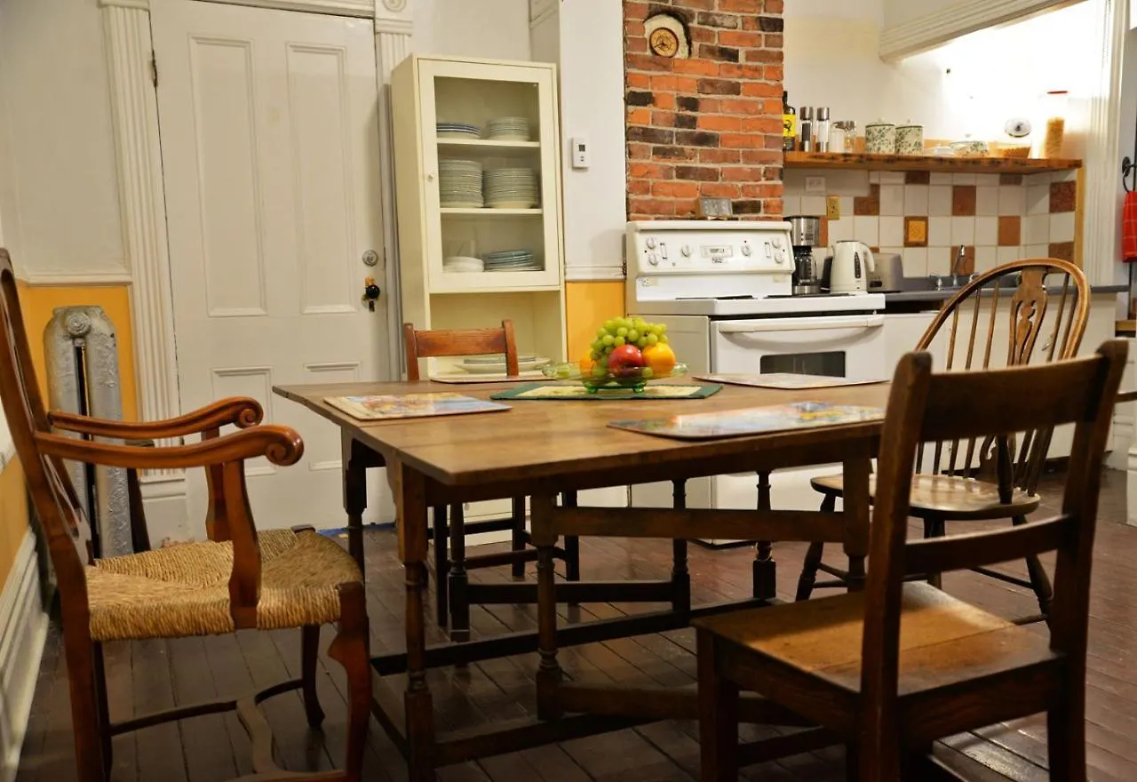 Homestay Vancouver Hideaway Guesthouse