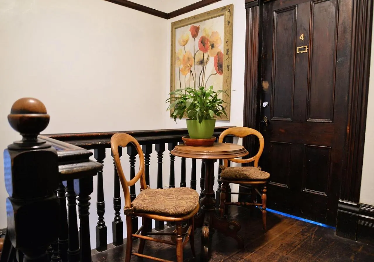 Vancouver Hideaway Guesthouse