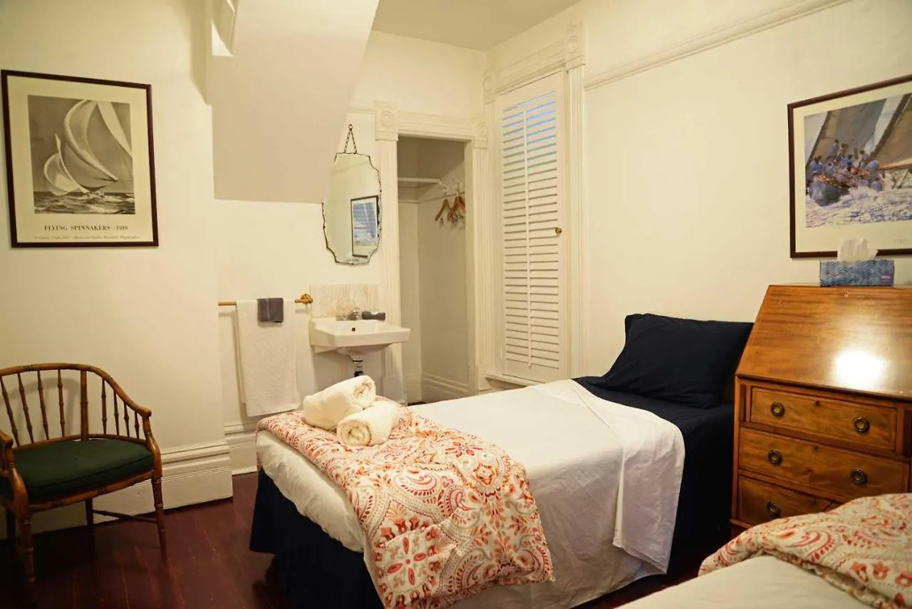 Vancouver Hideaway Guesthouse Canada