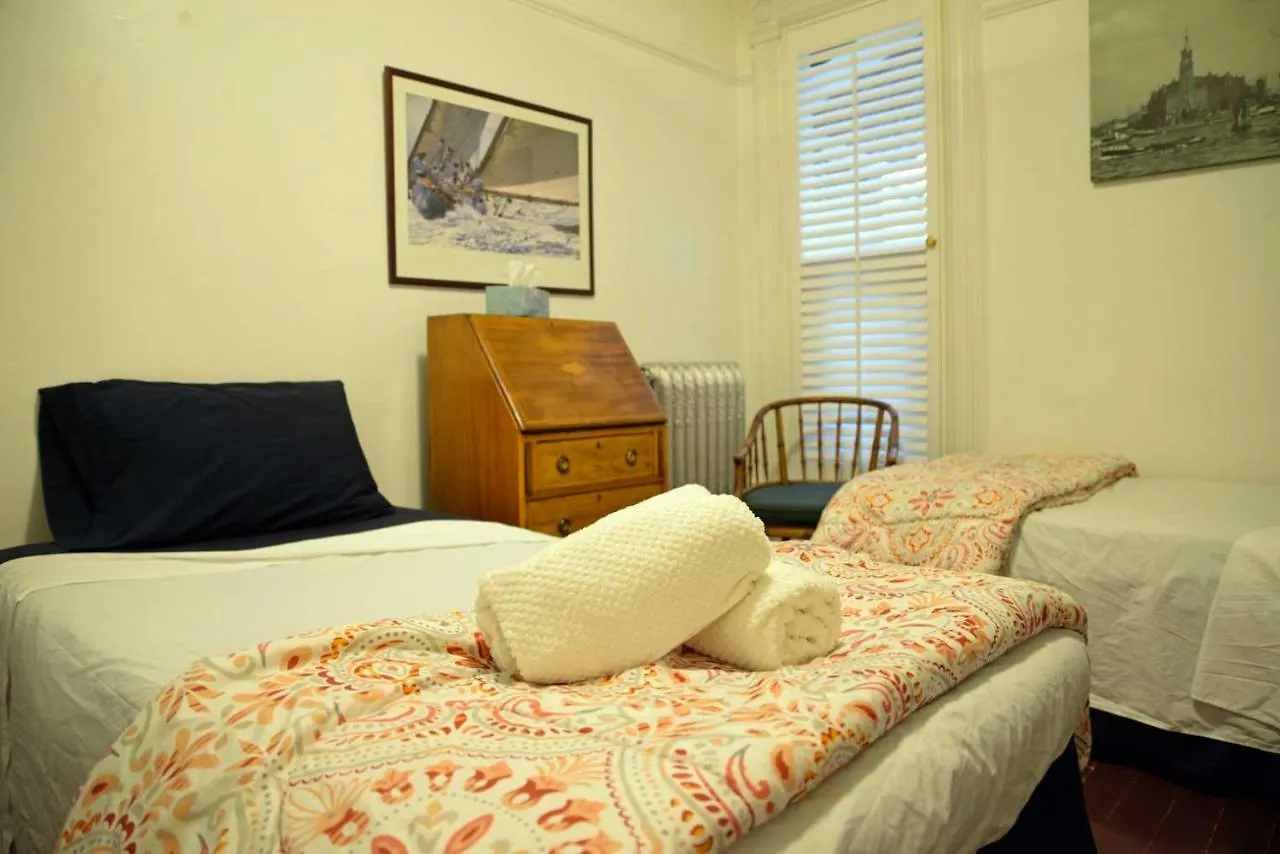 Vancouver Hideaway Guesthouse 0*,  Canada